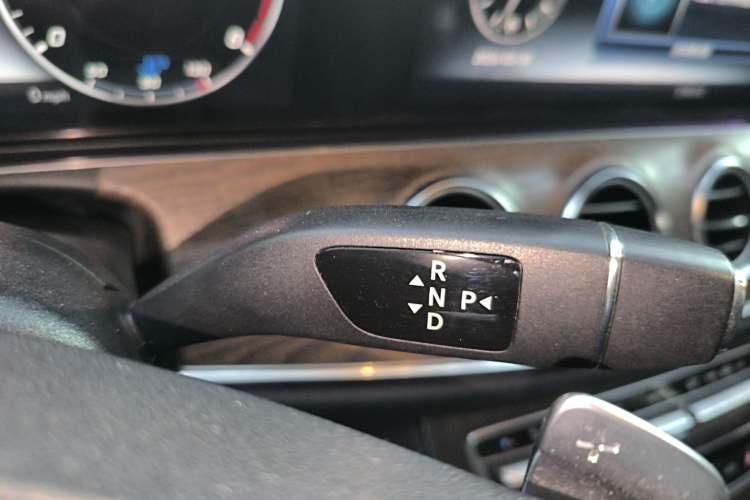 Used Mercedes-Benz E-Class 2017 E 320 L 4MATIC Gear Lever