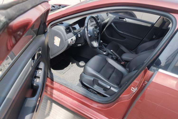 Used Volkswagen Sagitar 2014 Revised Version 1.6L Automatic Comfort Edition Driver Seat