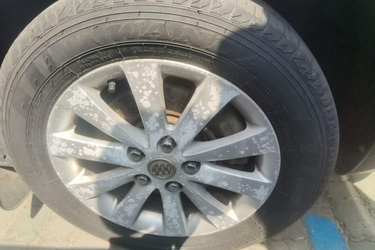 Used Buick GL8 2014 2.4L Executive Edition Right Front Wheel Hub