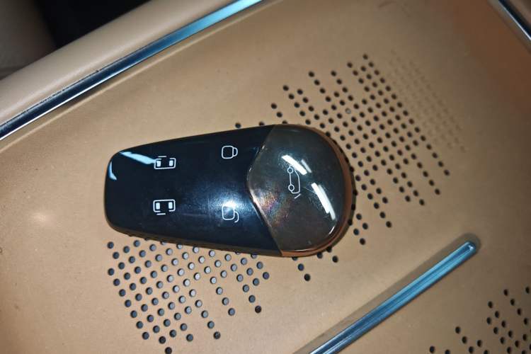 Used VOYAH Dream 2025 PHEV Four-Wheel-Drive Flagship Kunpeng Edition
