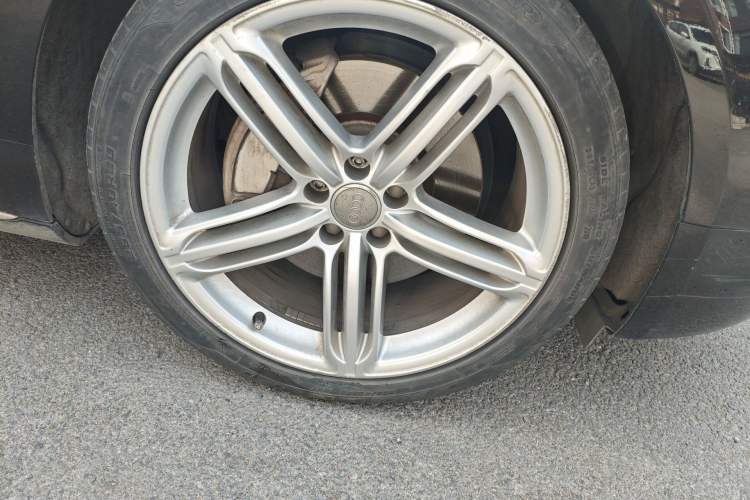 Used Audi A8 2013 A8L 45 TFSI quattro Luxury Model Right Front Wheel Hub