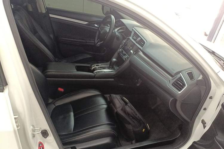 Used Honda Civic 2019 220TURBO CVT Dynamic Edition China VI Right Front Seat