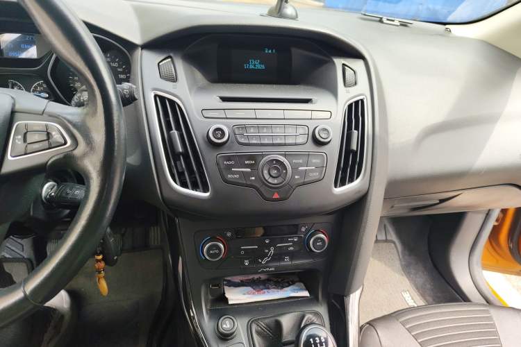 Used Ford Focus 2015 Hatchback 1.6L Manual Fashion Edition