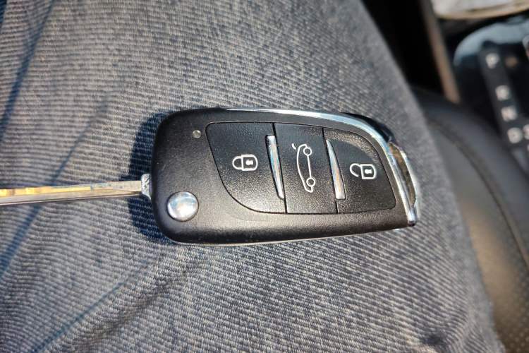 Used Kia K2 2015 Hatchback 1.4L AT GLS Cool Edition
