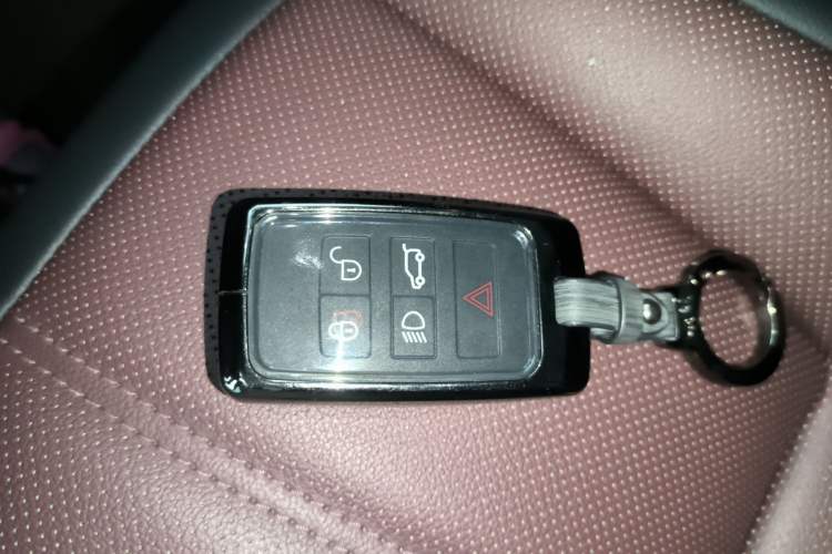 Used Land Rover Range Rover Evoque 2024 Aurora L 249 PS Prestige Light-Chasing Edition