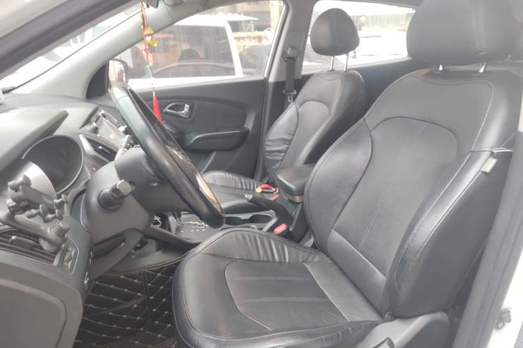 Used Hyundai ix35 2013 2.0L Automatic Two-Wheel Drive Smart GLS China IV Standard