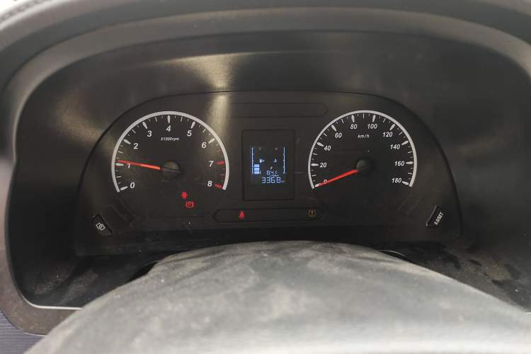 Used FORTHING Lingzhi 2023 M5L 1.6L Base Model 7 Seats
