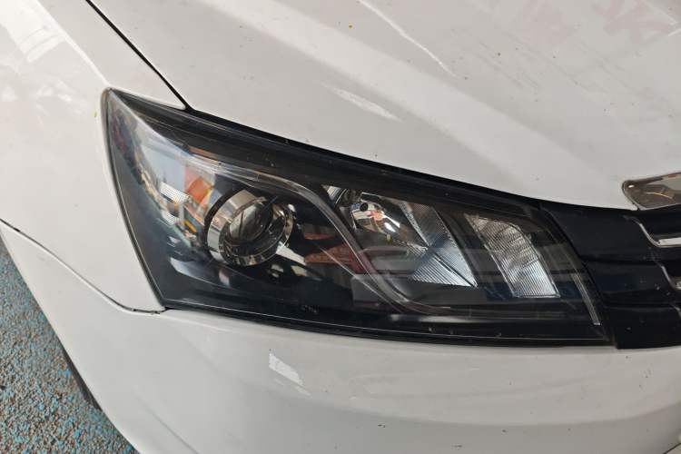 Used Geely Auto Emgrand 2016 Sedan 1.5L CVT Upward Version Right Front Headlight