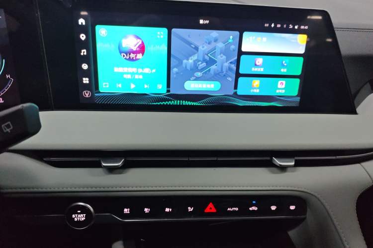 Used Changan CS75 PLUS 2024 3rd Generation Champion Edition 1.5T Intelligent Drive Dynamic Model
