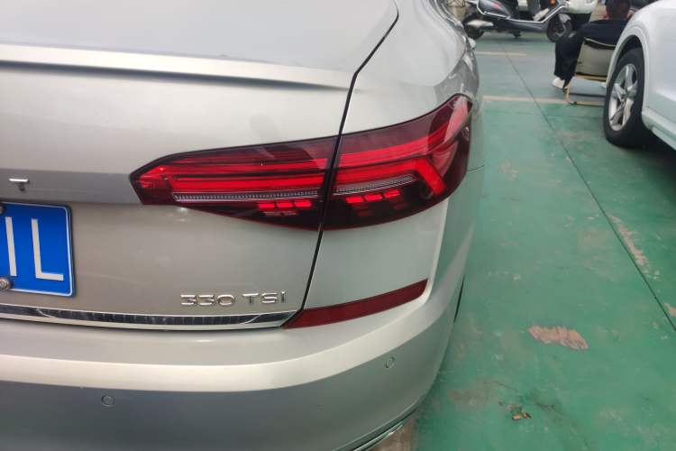 Used Volkswagen Passat 2019 330TSI Luxury Edition China VI Standard
