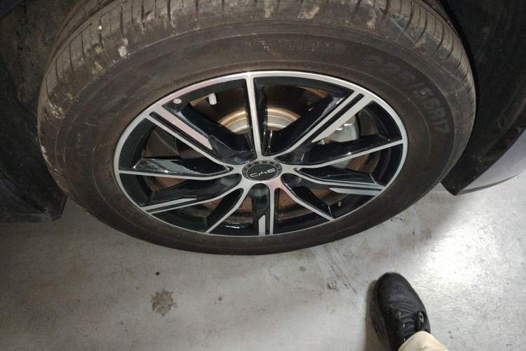 Used BYD Seal 06 New Energy 2024 DM-i 120KM Prestige Model Right Front Wheel Hub