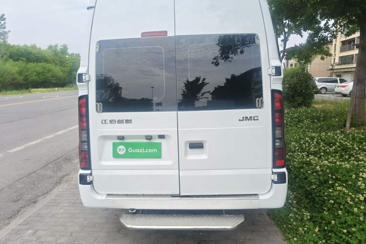 Used JMC Fushun 2025 2.0T 6MT Diesel Extended-Wheelbase High-Roof Commercial Van—2/3 Seats