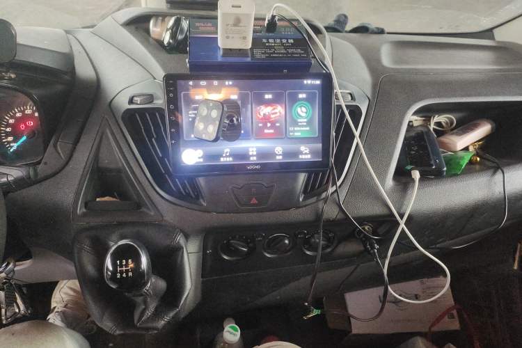 Used Ford Transit 2019 2.0T Diesel Multi-Purpose Commercial Vehicle Mid-Drive Mid-Roof 6-Seater China VI Standard Audio And AC Panel