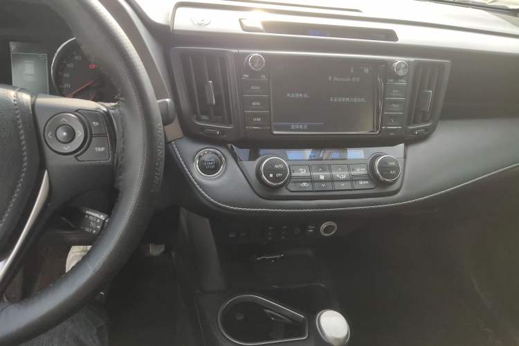 Used Toyota RAV4 2019 2.0L CVT Two-Wheel Drive ZhiShang Version China VI Standard
