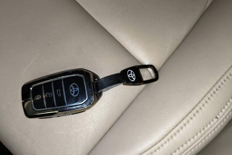 Used Toyota Highlander 2015 2.0T Four-Wheel Drive Elite Edition 7-Seater Vehicle Key