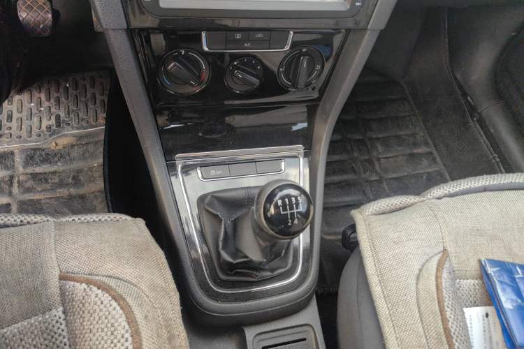 Used Volkswagen Bora 2013 1.6L Manual Fashion Edition
