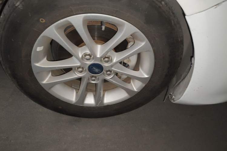 Used Ford Escort 2019 Revised 1.5L Automatic ZhiXiang Version China VI Standard Right Front Wheel Hub