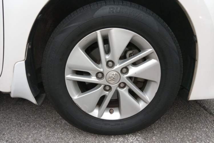 Used Toyota Corolla 2014 1.6L CVT GL Right Front Wheel Hub