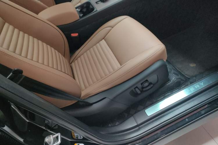 Used Land Rover Discovery Sport 2025 249 PS Performance Tech Edition Right Front Seat