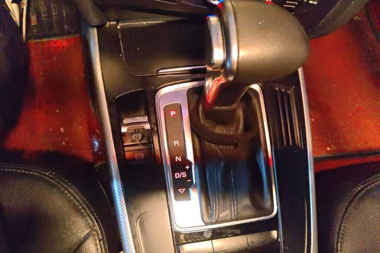 Used Audi A4L 2013 35 TFSI Automatic Standard Model Gear Lever