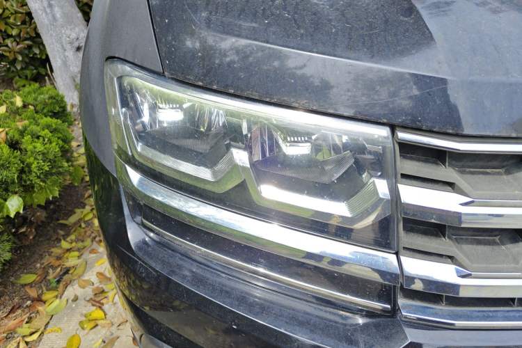 Used Volkswagen Teramont 2017 330TSI Two-Wheel-Drive Luxury Edition Right Front Headlight