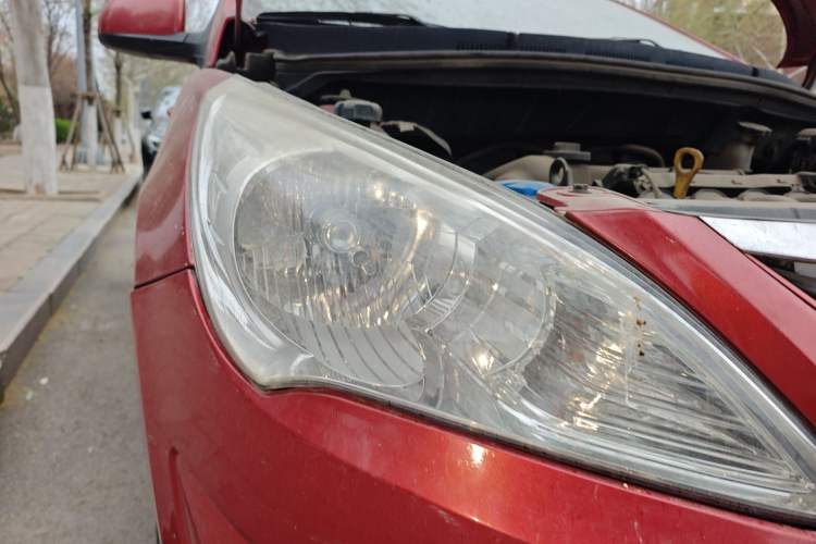 Used Hyundai Verna (older generation) 2010 Sedan 1.4L Manual Comfort GS Right Front Headlight