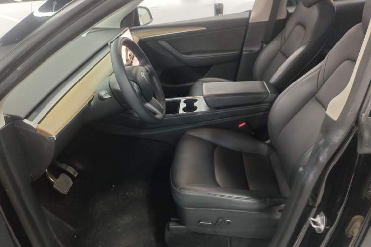 Used Tesla Model Y 2022 Long-Range All-Wheel-Drive Version