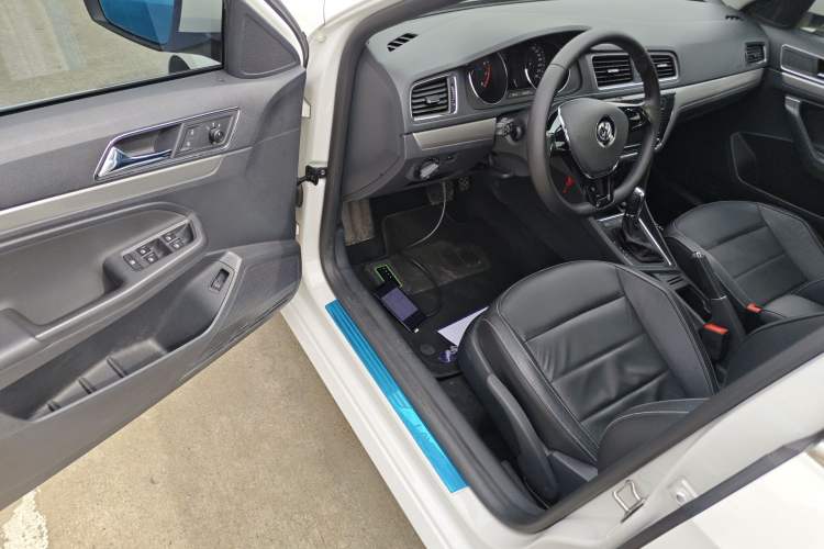 Used Volkswagen Lavida 2015 1.6L Automatic Comfort Edition
