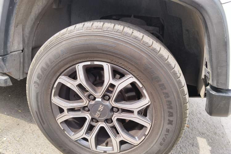 Used BAIC Off-Road BJ40 2019 2.3T Automatic Four-Wheel Drive Urban Hunter Edition Premium Model China VI Emission Standard Right Front Wheel Hub