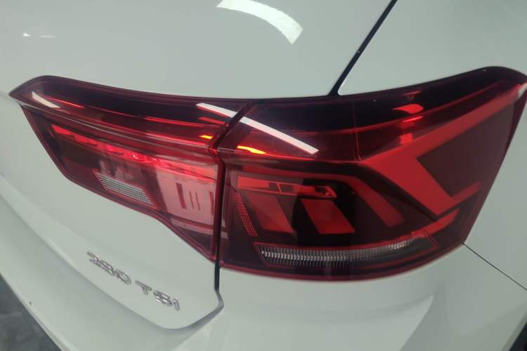 Used Volkswagen T-ROC 2021 280TSI DSG Two-Wheel Drive Comfort Connect Edition
