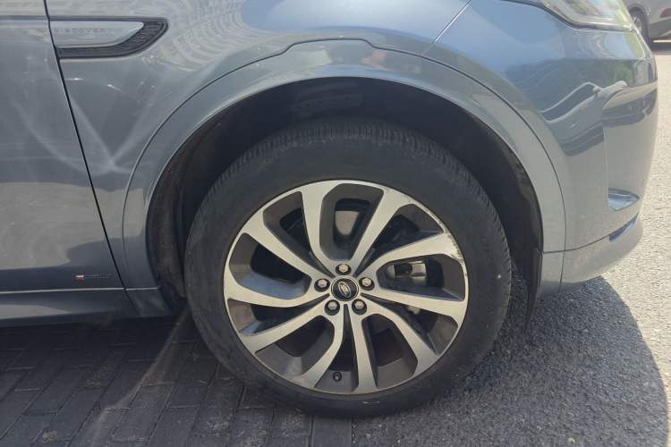 Used Land Rover Discovery Sport 2020 249 PS R-Dynamic Performance Tech Edition 5 Seats Right Front Wheel Hub