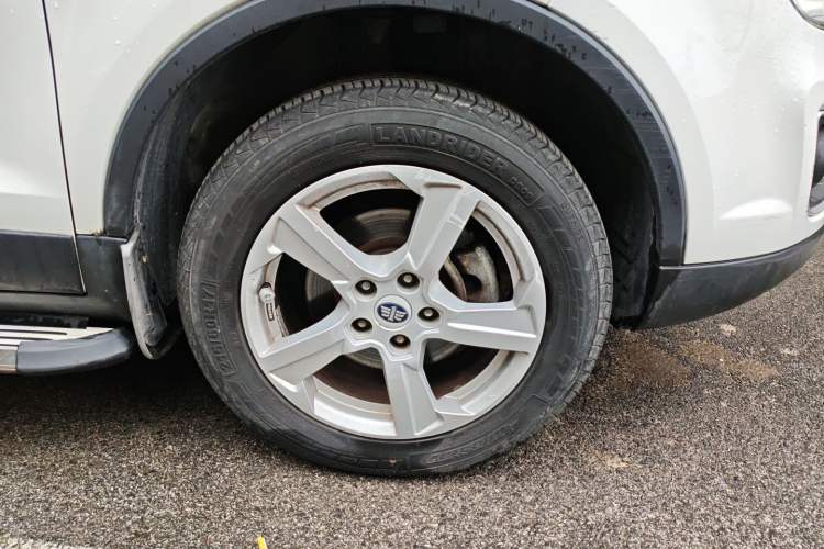 Used Bestune X80 2013 2.0L automatic comfort version
