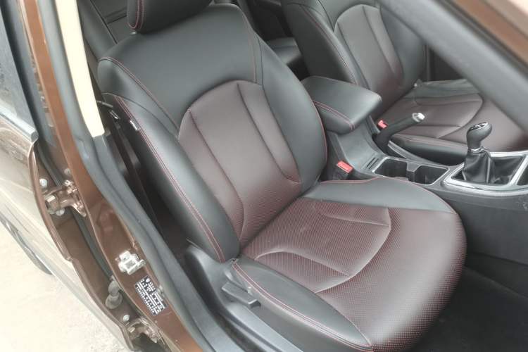 Used Baojun 560 2015 1.8L manual luxury version
