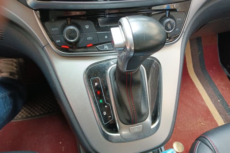 Used Haval H6 2017 Restyled Red-Label Sport Version 1.5T Automatic Two-Wheel Drive Luxury Trim Gear Lever