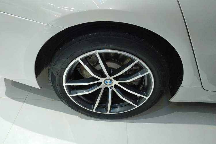 Used BMW 5 Series 2021 Facelifted 525Li M Sport Package Exterior 4