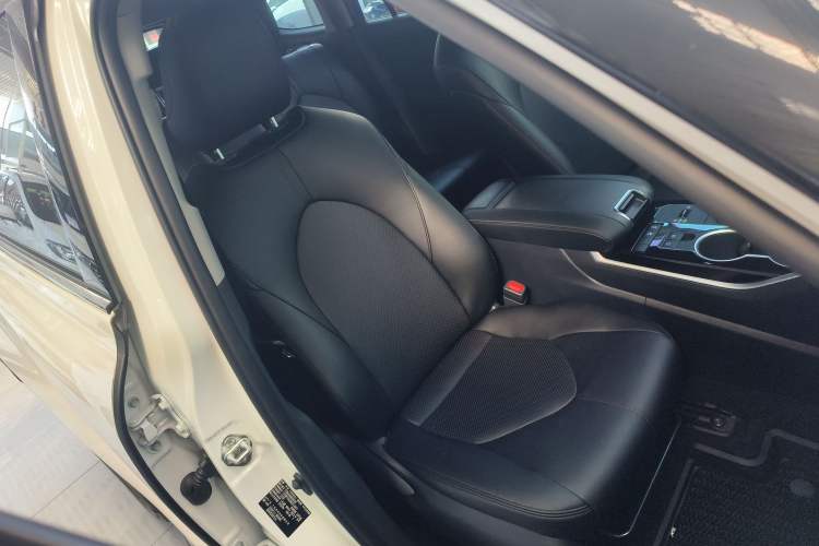 Used Toyota Highlander 2022 Dual-Engine 2.5L Two-Wheel Drive Elite Edition 7-Seater Right Front Seat