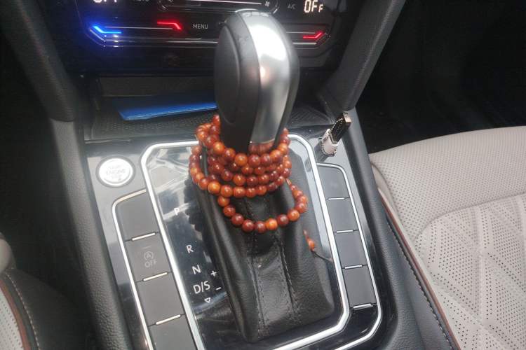 Used Volkswagen Magotan 2023 2 Million Units Commemorative Edition 330TSI DSG Luxury Version Gear Lever