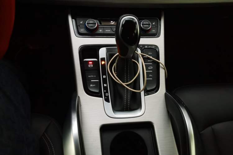 Used Geely Auto Emgrand X7 Sport 2018 1.8TD Automatic Two-Wheel Drive Smart Connect 4G Internet Edition
