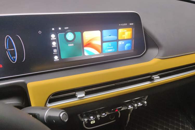 Used ORA Good Cat GT 2024 Mulan Edition 401 km Range Luxury Version 126 kW Audio And AC Panel