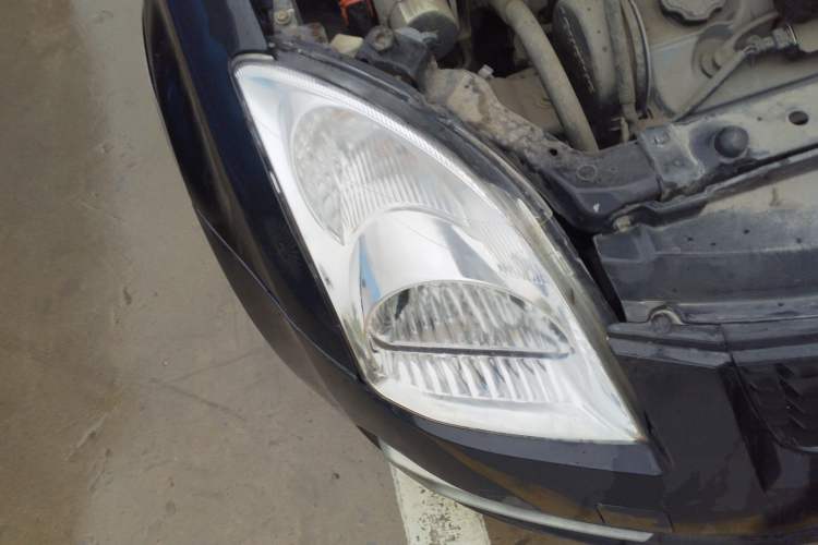 Used Suzuki Swift 2013 1.3L Manual Value Edition Right Front Headlight