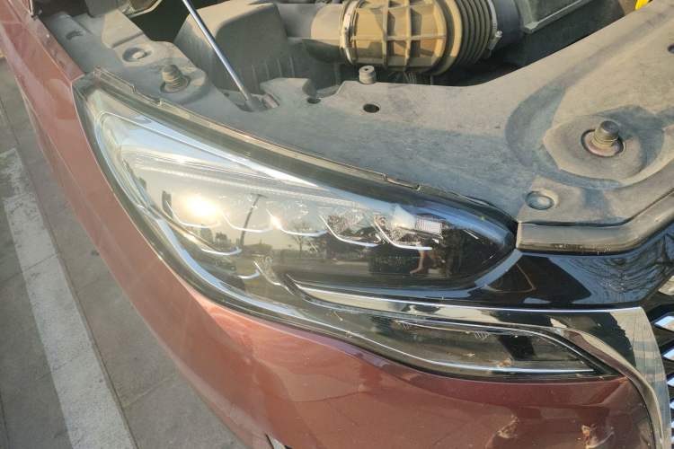 Used Buick GL8 2023 ES Lu Zun Comfort Model Right Front Headlight