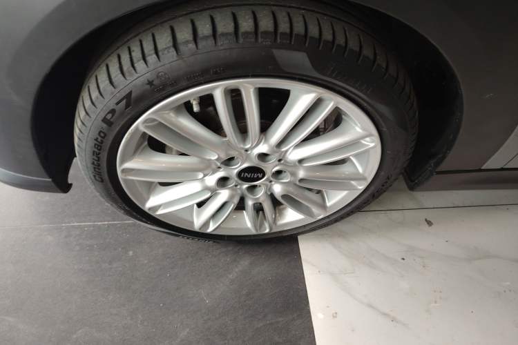 Used MINI 2022 Updated 1.5T COOPER Classic Edition Left Front Wheel Hub