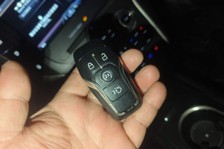 Used Lincoln MKC 2014 2.0T Two-Wheel-Drive Luxury Edition
