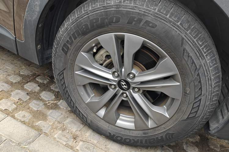 Used Hyundai Santa Fe 2013 2.4L Automatic Two-Wheel Drive Smart Version