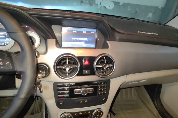 Used Mercedes-Benz GLK-Class 2013 GLK 300 4MATIC Dynamic Sunroof Model