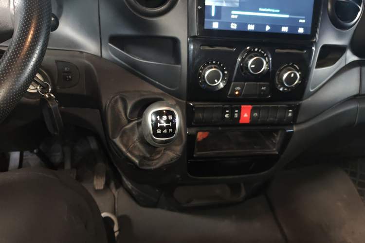 Used Iveco Eurocargo 2021 2.0T Manual Super-Rui Short Wheelbase Low-Roof Side-Hinged Door F1A
