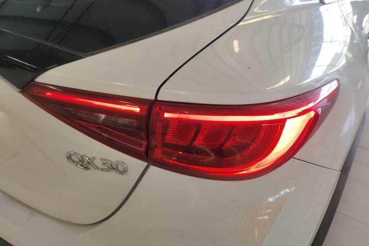 Used Infiniti QX30 2017 1.6T Two-Wheel-Drive Sport Edition
