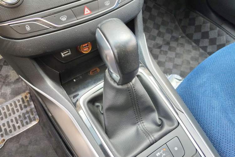 Used Peugeot 408 2014 1.8L Automatic Luxury Edition Gear Lever