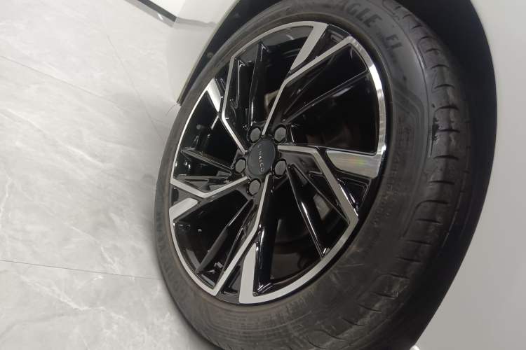 Used Lynk & Co 03 2023 1.5TD DCT JingPro Right Rear Wheel Hub