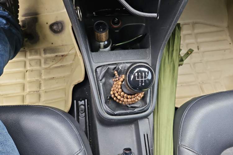 Used Volkswagen Santana 2015 1.4L Manual Comfort Edition Gear Lever